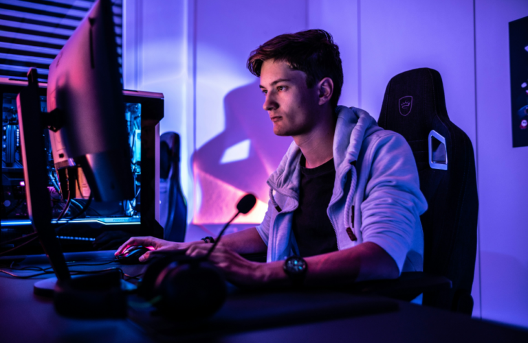 The Evolution of Online Gaming: From LAN Parties to Global Arenas