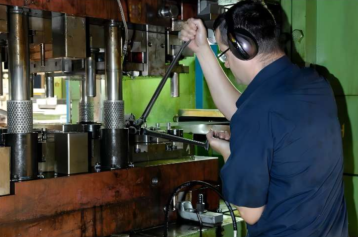 How to Choose the Right Die for a Metal Stamping Job