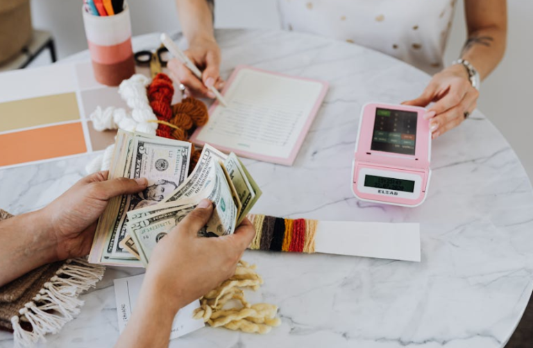 Why Selling to Cash Home Buyers Can Save You Time and Stress