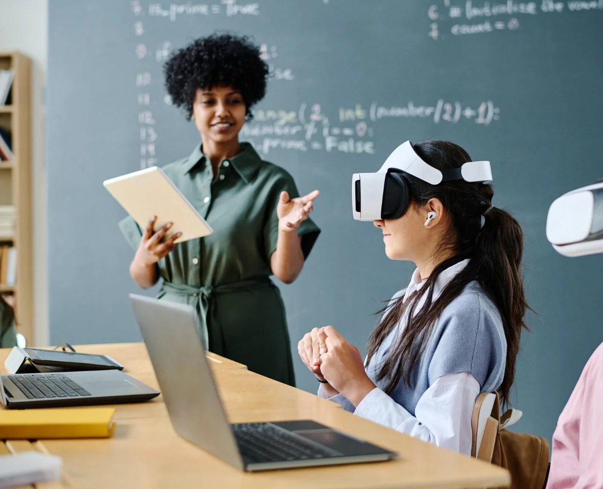 Classroom Management in the Digital Age: Balancing Technology and Engagement